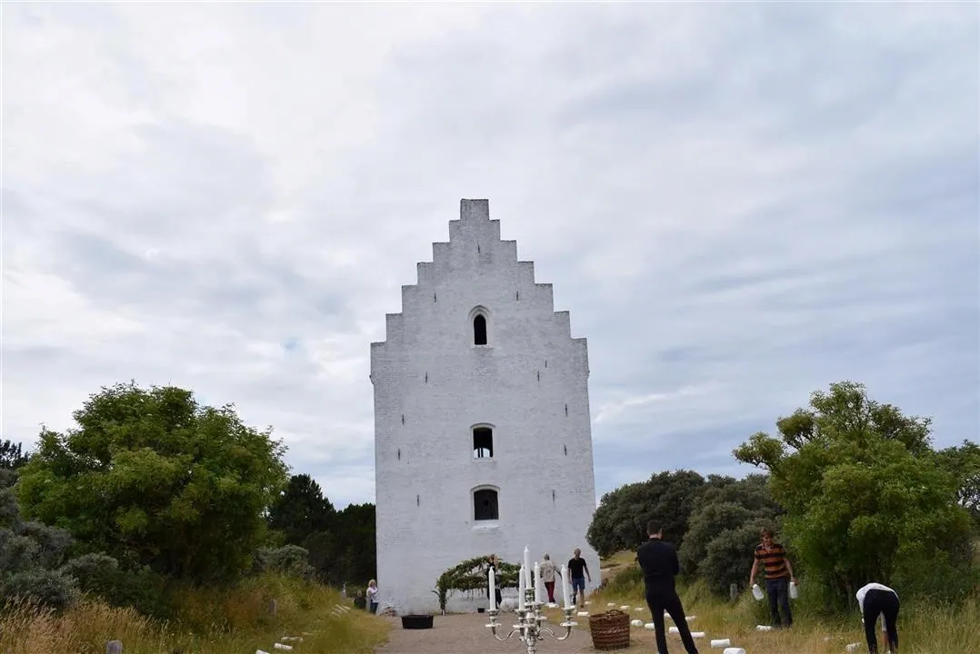 G22 den tilsandede kirke   the sand covered church skagen sat 22 jul (20)
